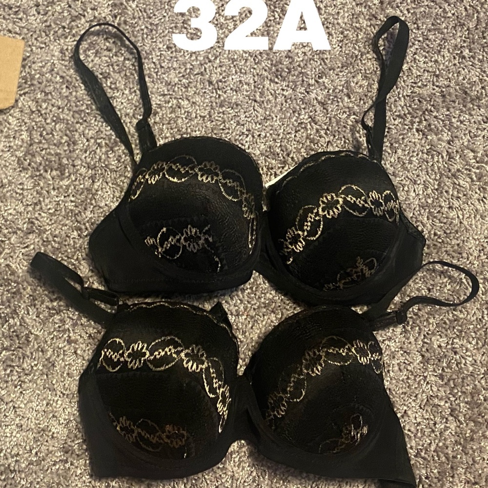 Women’s 32 A Bra Exposure